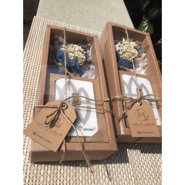 

CUSTOMIZED GIFT BOX | KOTAK KADO CUSTOM WITH PRESERVED FLOWER