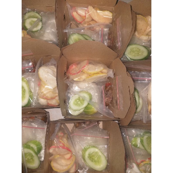 

PAKET NASI BOX OSENG CUMI