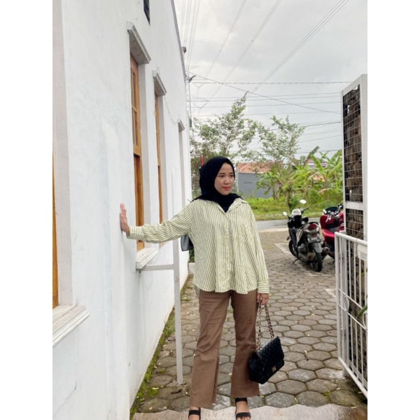 Kemeja wanita oversize rayon motif salur