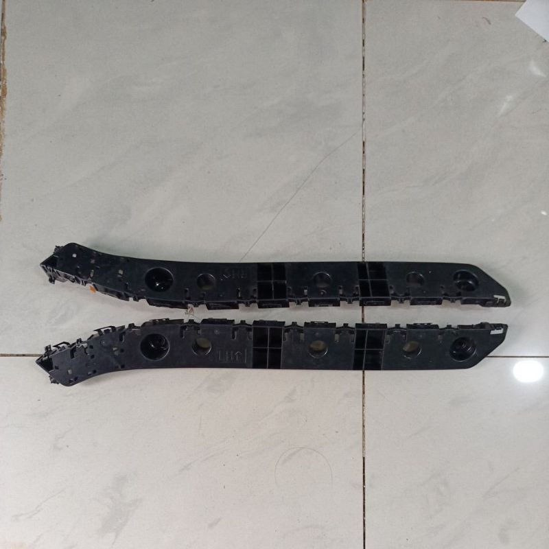 Breket bracket bumper belakang Nissan Datsun go original KANAN
