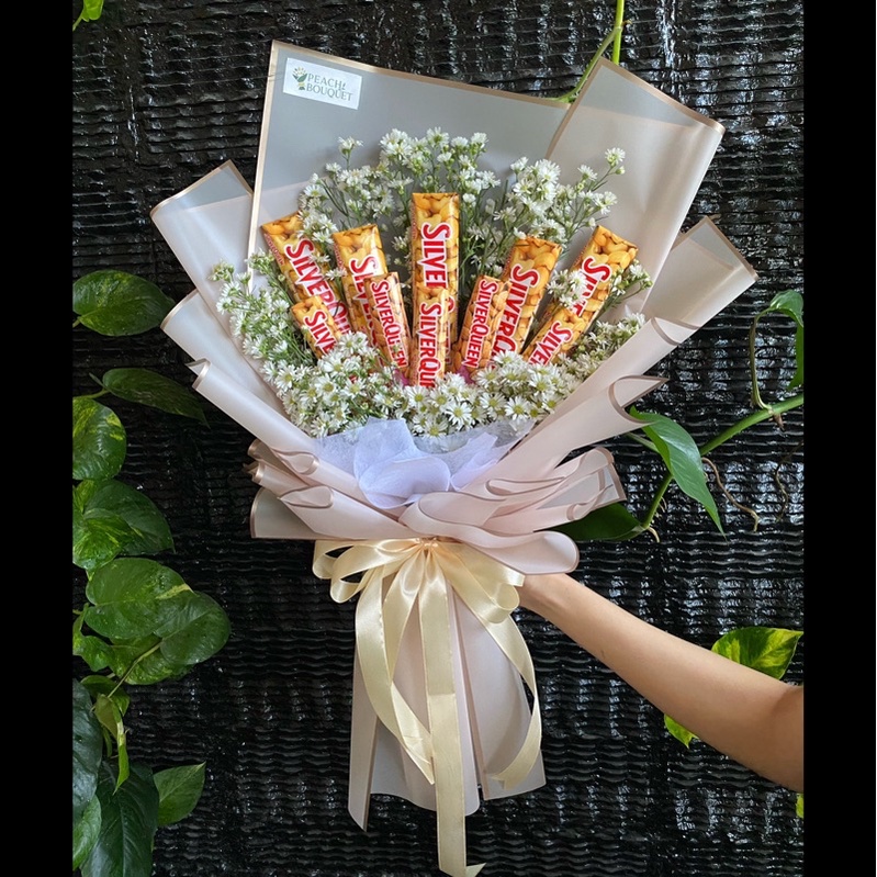 

Buket Coklat Pakai Bunga Asli di Medan