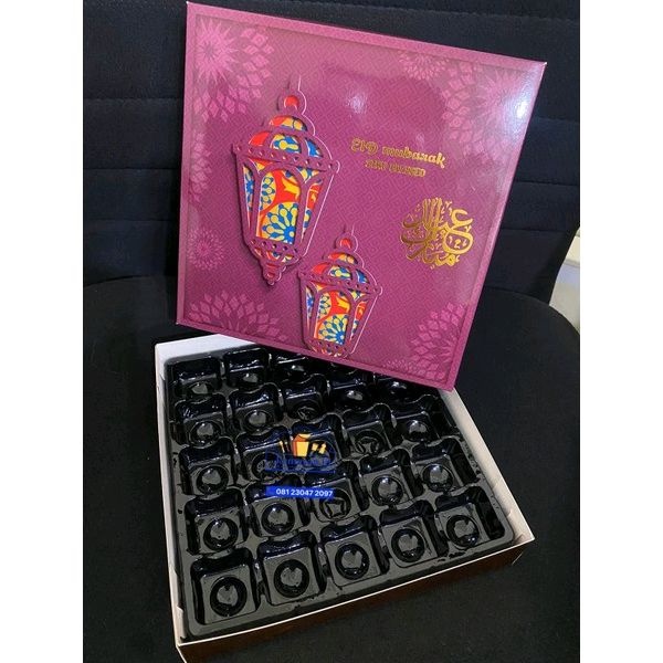 

BOX NASTAR 25A "EID MUBARAK STAY BLESSED" ALAS GOLD TUTUP MARON 25 LUBANG 20.5X20.5.4CM