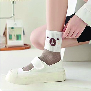 ⭐️𝐈𝐇𝐒 𝟗𝟏𝟗 𝐋𝐚𝐦𝐩𝐮𝐧𝐠⭐️Kaos Kaki Pria Wanita Panjang Setinggi Betis Corak Coklat Putih Bear Korean Style Socks