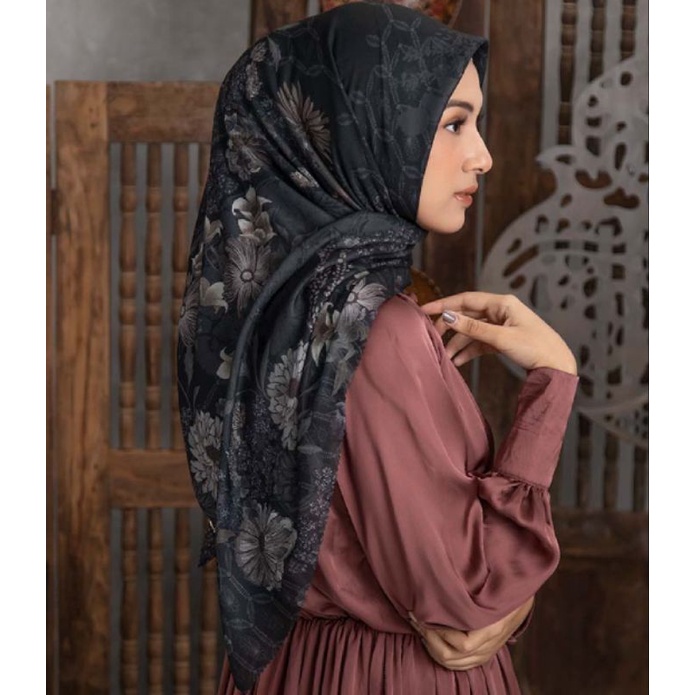 SANDHYA SCARF BLACK HL HEAVEN LIGHTS