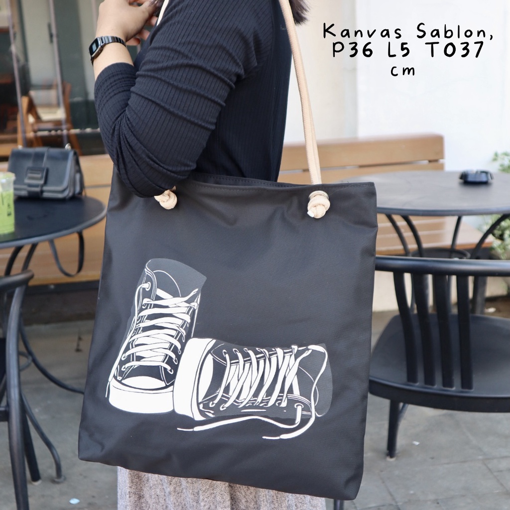 Totebag COD wanita / pria warna hitam bahan canvas tebal tali kuat halus Gambar Sablon Kekinian