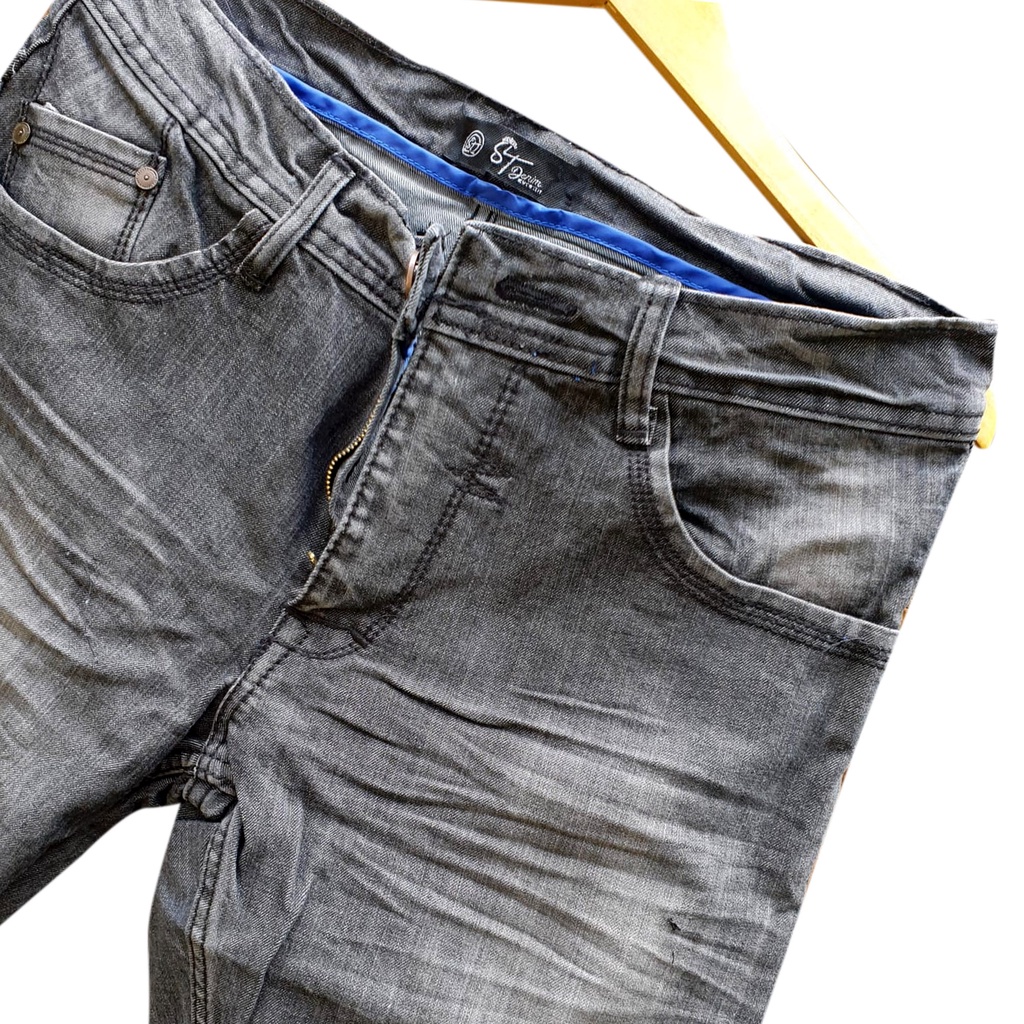 Dark grey jeans panjang pria premium melar street jeans terbaru fedding selved
