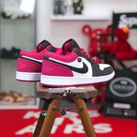 Nike Air Jordan 1 Low SE &quot;Active Fuchsia&quot;