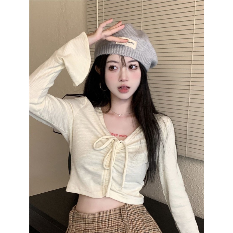 Red Gadis Seksi V-Leher Serut Lengan Panjang T-shirt Wanita Musim Gugur Keinginan Murni Gaya Pinggang Tinggi Terkena Pusar Rasa Desain Niche Slim atasan Pendek