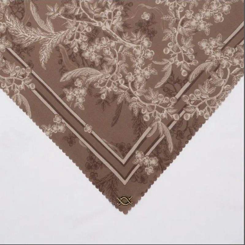 ruby scarf wearing klamby