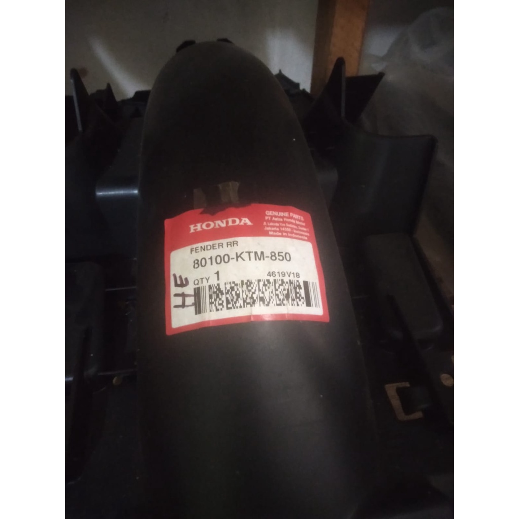 COVER SPAKBOR BELAKANG SUPRA X 125 2006 80100-KTM-850 ASLI HONDA