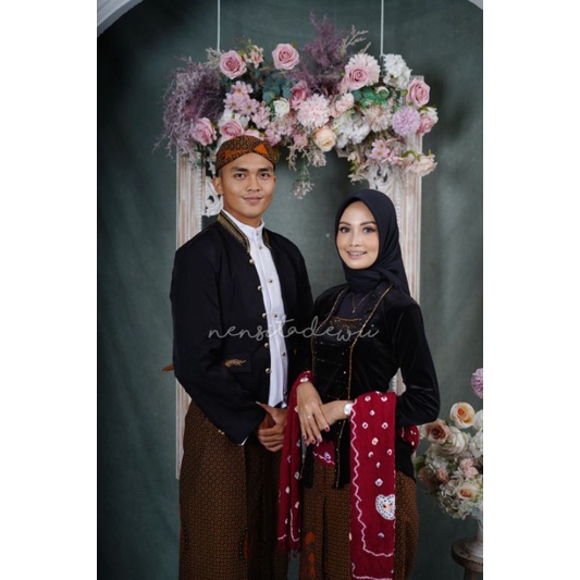 [1 Set, HT/HBD03C] Baju Prewed Adat Jawa - Solo / Model Hewes, Nuansa Hitam