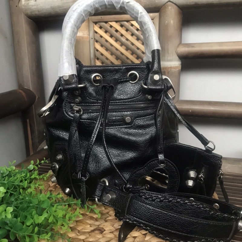 BALENCIAGA LE CAGOLE BUCKET BAG