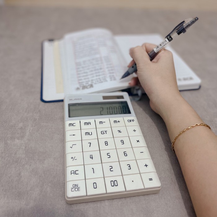 

Ampl Kalkulator Putih 12 Digit / Calculator Big Lcd / Office Stationery
