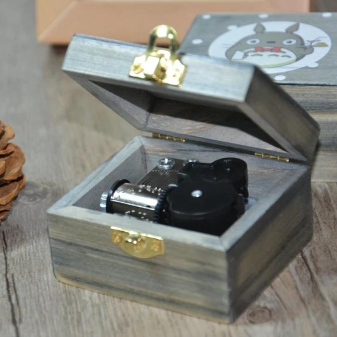 Totoro ghibli. Kotak musik. Music box.