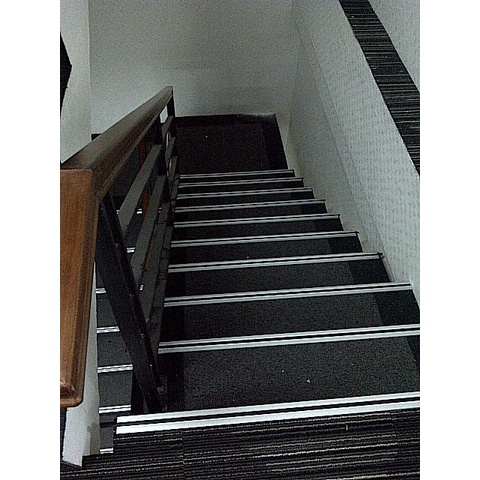 Pengaman Step Nosing Lis Tangga Aluminium