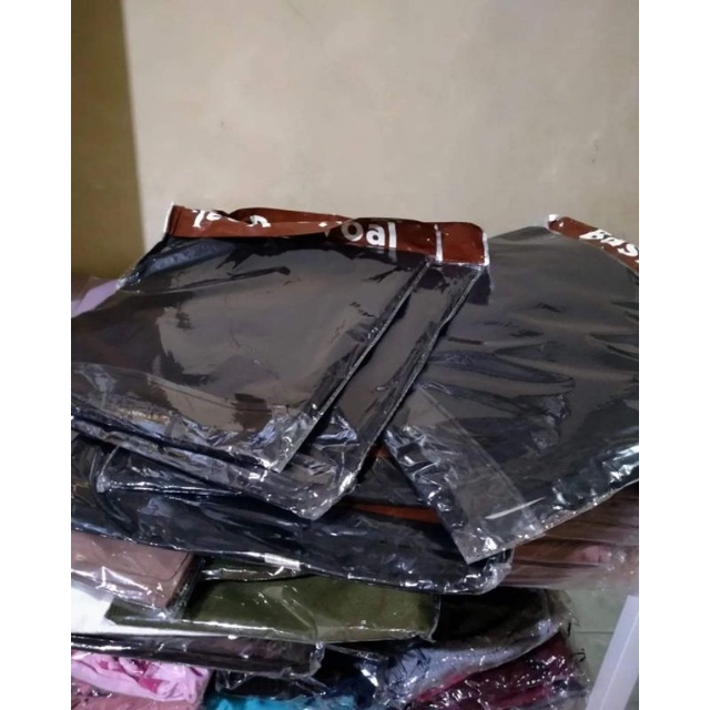 Segi empat Hitam Polos