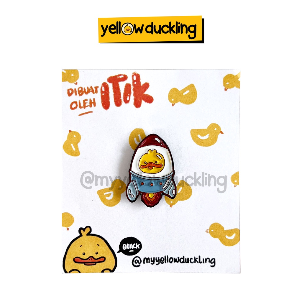 

ENAMEL PIN - ITIK ASTRONOT IN SPACE - ITIK ROKET - YELLOW DUCKLING MR. ITIK - BROOCH / PIN ENAMEL ALLOY - KAWAII MERCHANDISE BAG CHARM BROS PIN LUCU - MURAH KAWAII GIFT IDEA