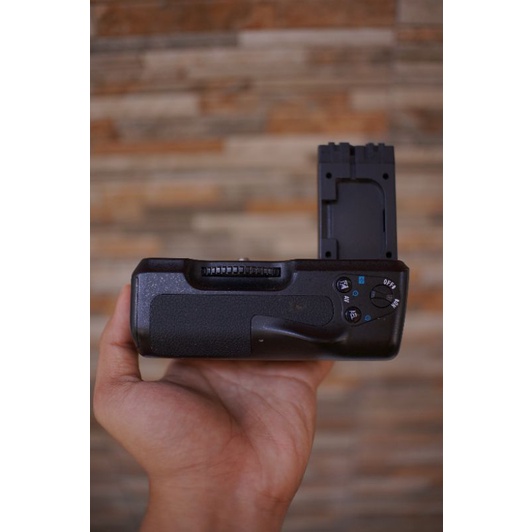 Bg baterai grip sony dslr a200, a300, a350, a500, a550, a580, a560