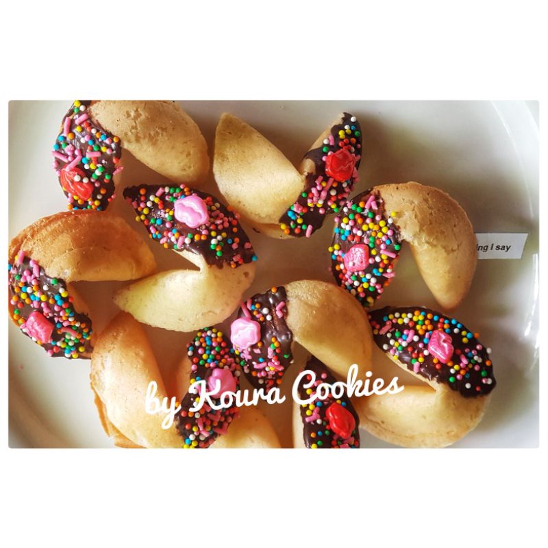 

Fortune Cookies Dipped Chocolate 10 pcs