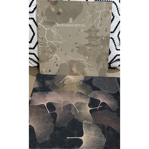 Preloved Buttonscarves Ginkgo Series warna Black Sesame Langka