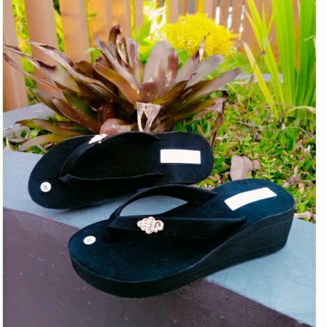 Sendal Hak Tinggi Beludru / Sendal Wedges Wanita / Sendal Jepit Wanita / Sendal Cewek / Sandal Spon (Prada Merak)