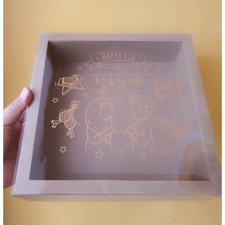 

Dus Mika Idul Fitri Sekat 4 uk. 8x8x5 cm ( pack isi 5 pcs dus & Tag )