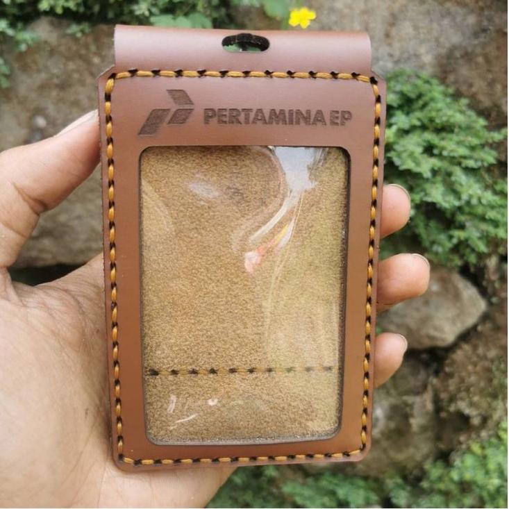 

ヤマ Name Tag Magnet Kulit Asli - Gantungan ID Card Kulit PERTAMINA - Model Lipat Magnet - Bisa Custom Logo Dan Nama Hot Sale !!