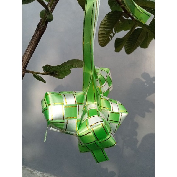 

pita ketupat garis emas hijau