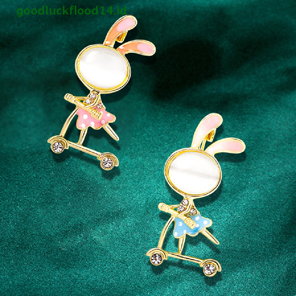 [GOOGFOUR] Opal Bunny On Skateboard Bros Untuk Wanita Kartun Rabbite Pin Enamel Hewan Pin Aksesoris Pakaian Fashion Perhiasan Hadiah [TOP]