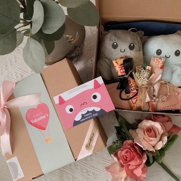 

✨READY✨ -VALENTINE GIFT ( SOULMATE PACKAGE ) / VALENTINE HAMPERS/ BIRTHDAY GIFT - SOULMATE- 1.1.23