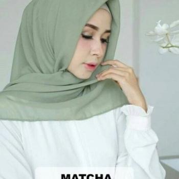 AIL641 kerudung jilbab / hijab segi empat bahan bella square polos jahit tepi neci murah premium warna hijau matcha / sage green +++