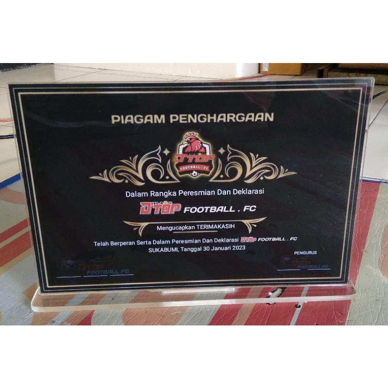 plakat piagam akrilik