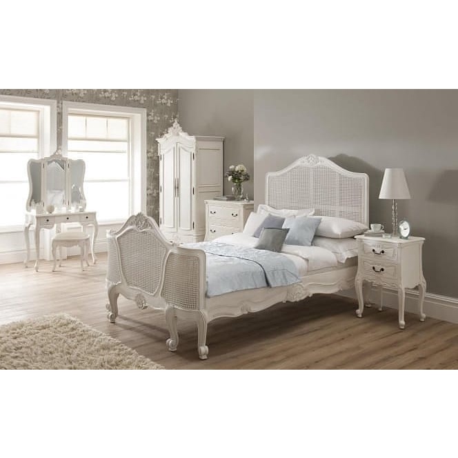 Set Kamar Tidur Model Klasik Furniture, Almari Colibri Desain Ukiran Jepara
