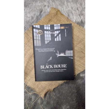 Preloved Novel Black House - Patrick Kellan