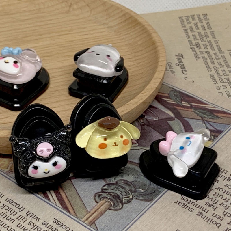 Sanrio Kawaii Cinnamoroll Kuromi Kait Kecil Dekorasi Interior Mobil Kartun Lucu Tempel Kreatif Penyimpanan Otomatis Self-adhesive Hook