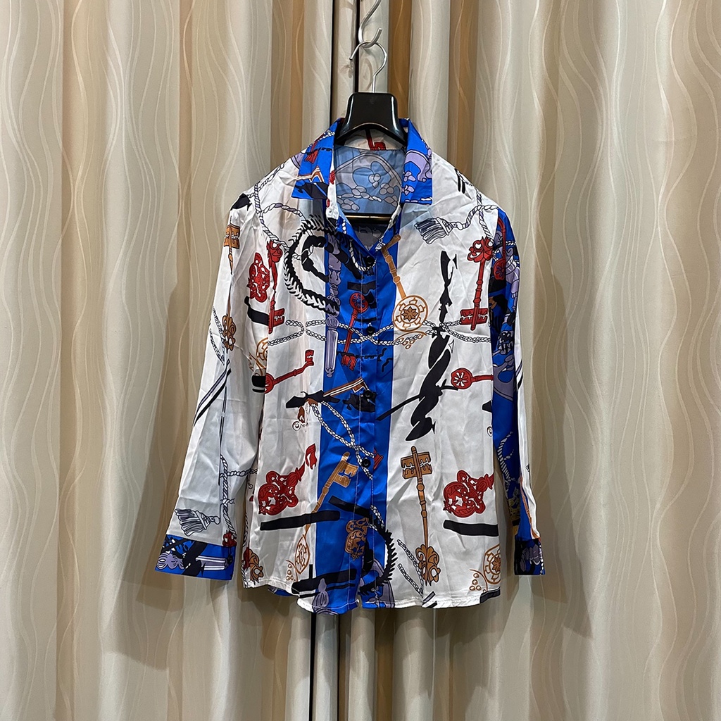 Kemeja Wanita Lengan Panjang Bahan Satin Motif Versace Biru