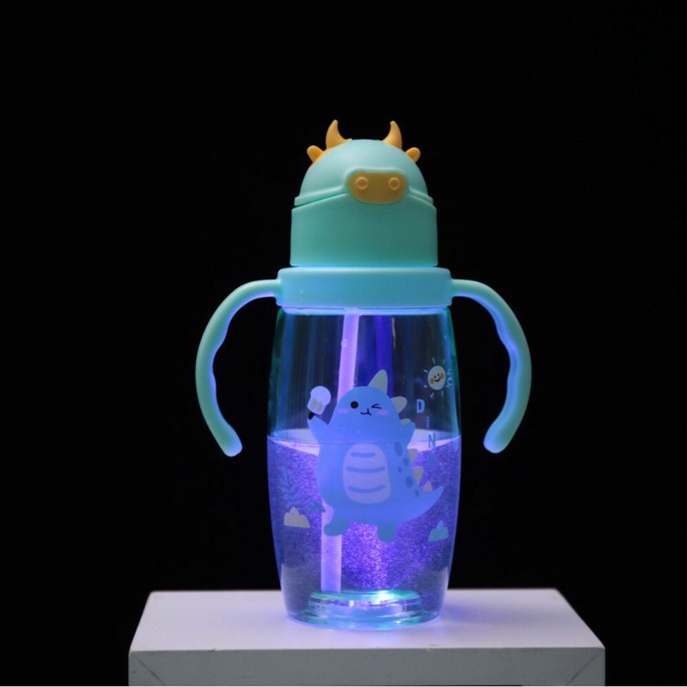 [TULALA SHOP]BOTOL ANAK MOTIF SAPI DENGAN LAMPU LED KARAKTER 550ML 2 IN 1 TALI DAN GAGANG/BOTOL MINUM ANAK LED