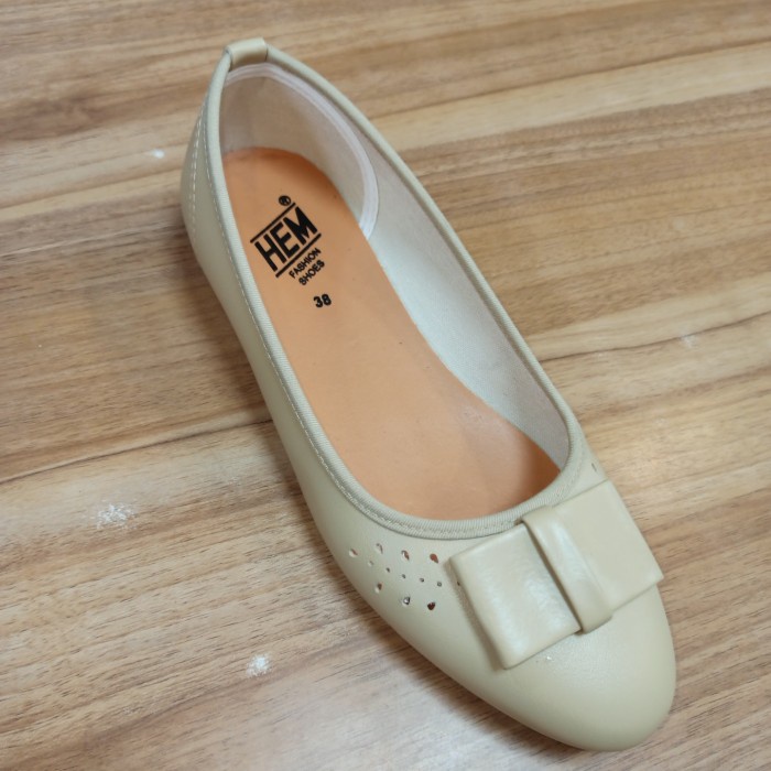 Flatshoes Sepatu wanita flat shoes HEM 6507 - Cream, 36(T7E7) Sepatu Wanita Korea Flatshoes Flat Sho