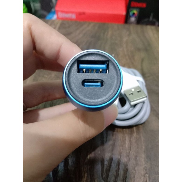 CAR CHARGER VIVAN VCC04 3A 38W ORIGINAL