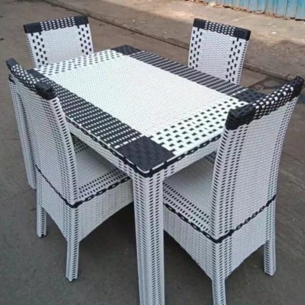 Meja Makan Rotan Sintetis 4 Kursi