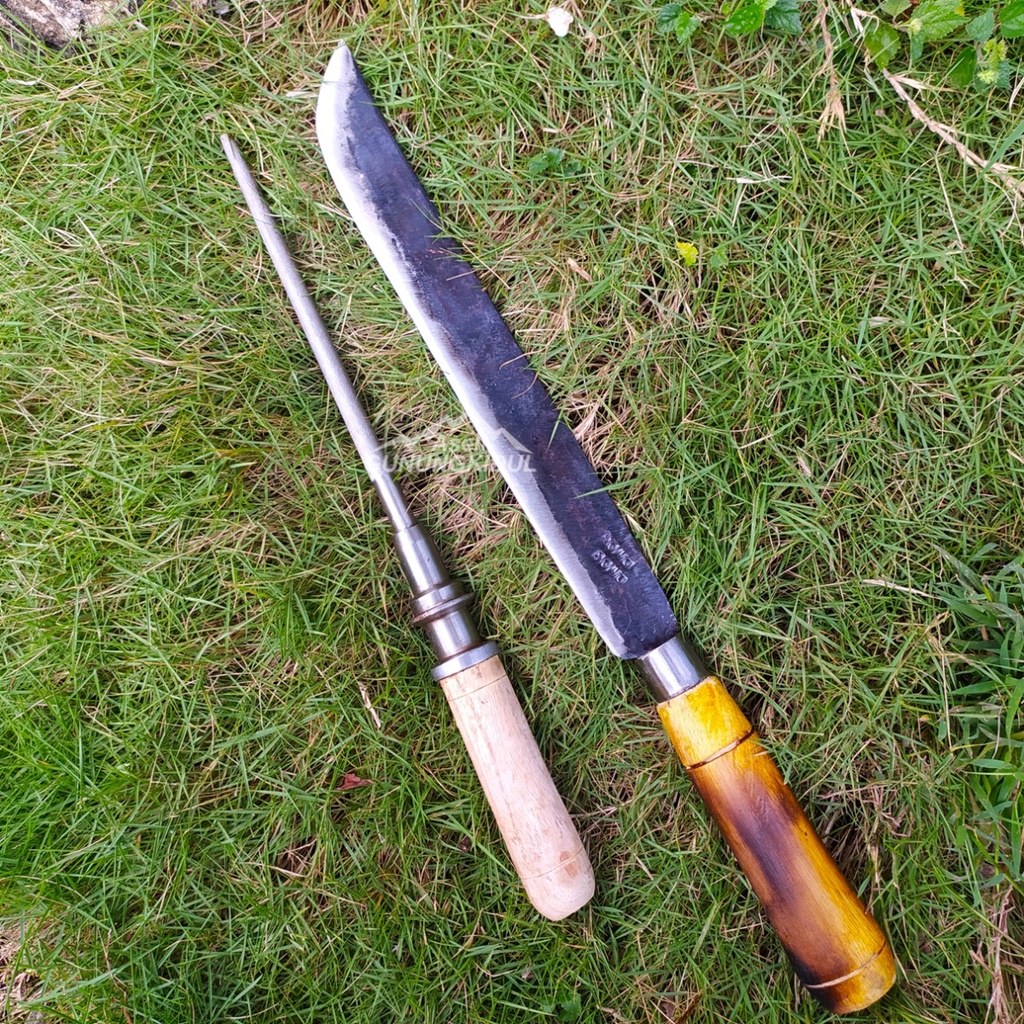 Paket Pisau Sembelih Bahan Baja dan Stik Kristal Pengasah