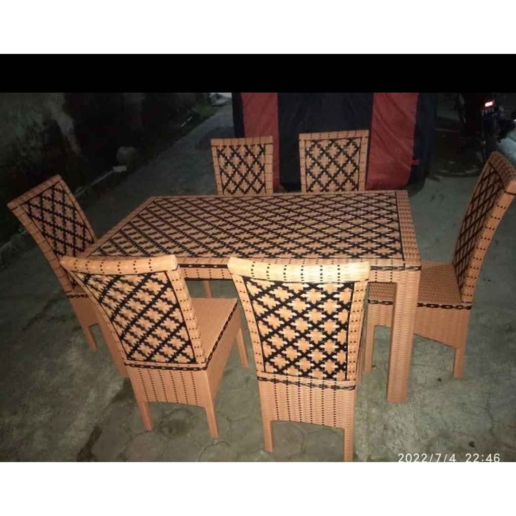 Meja Makan Kursi 6 Rotan Sintetis