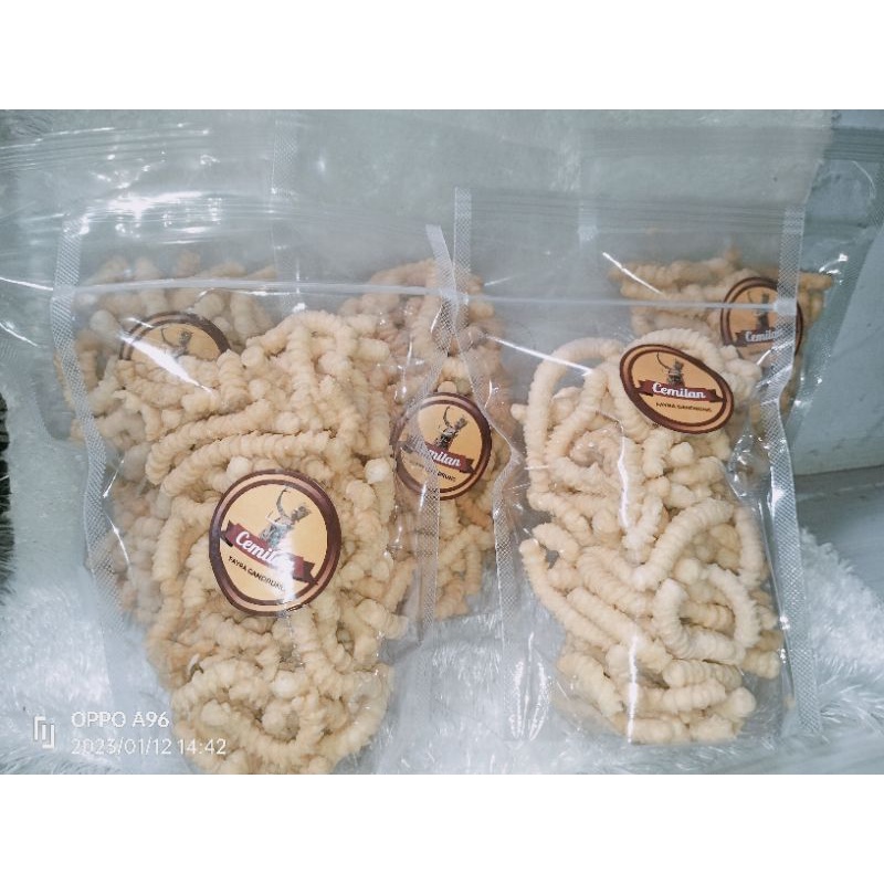 

cemilan fayra gandrung 5pcs=1kg