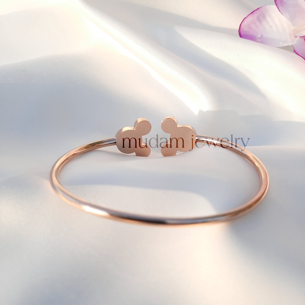 Gelang Titanium Lentur Dengan Taburan Diamonds Artifisial Two Minnie Mouse Faces