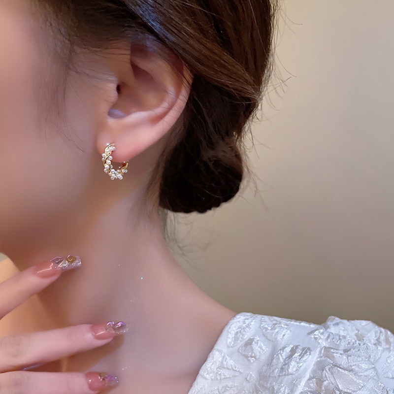 Anting Mutiara Korea Anting Lingkaran Mewah Ringan Anting Desain Niche Perempuan