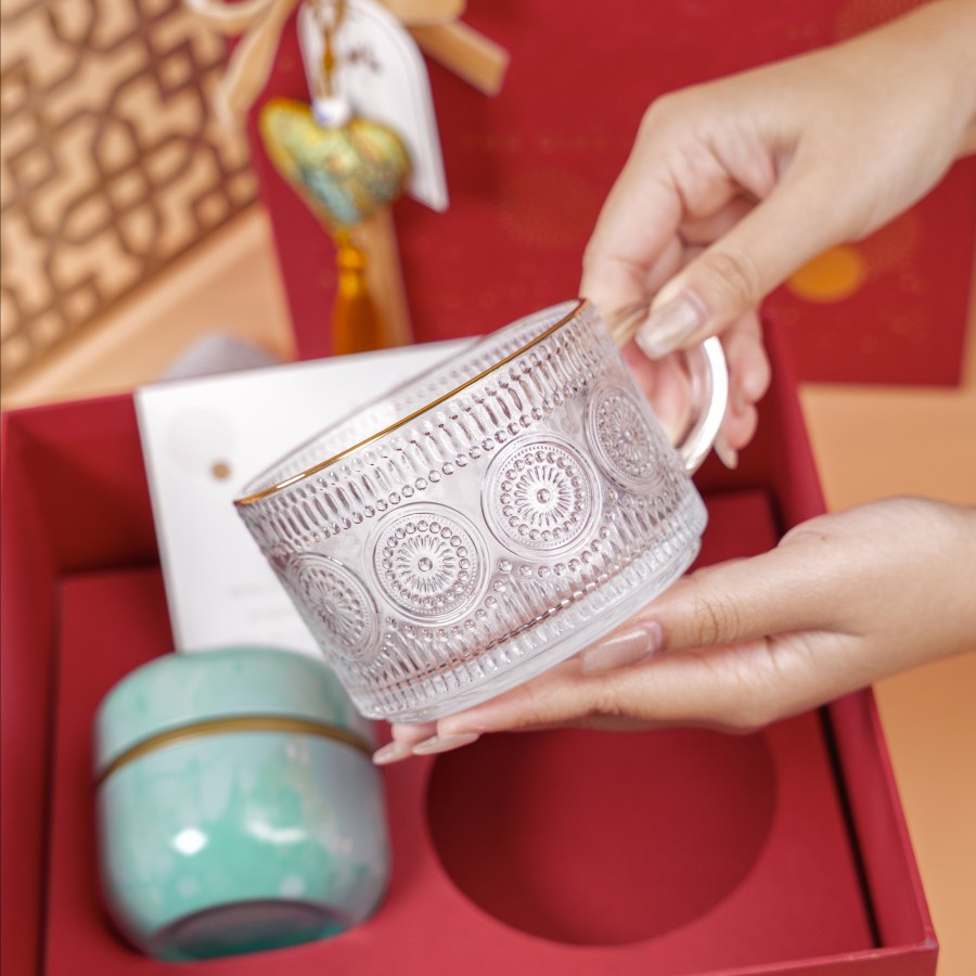 

Zia Package - Chinese New Year Hampers / GiftBox