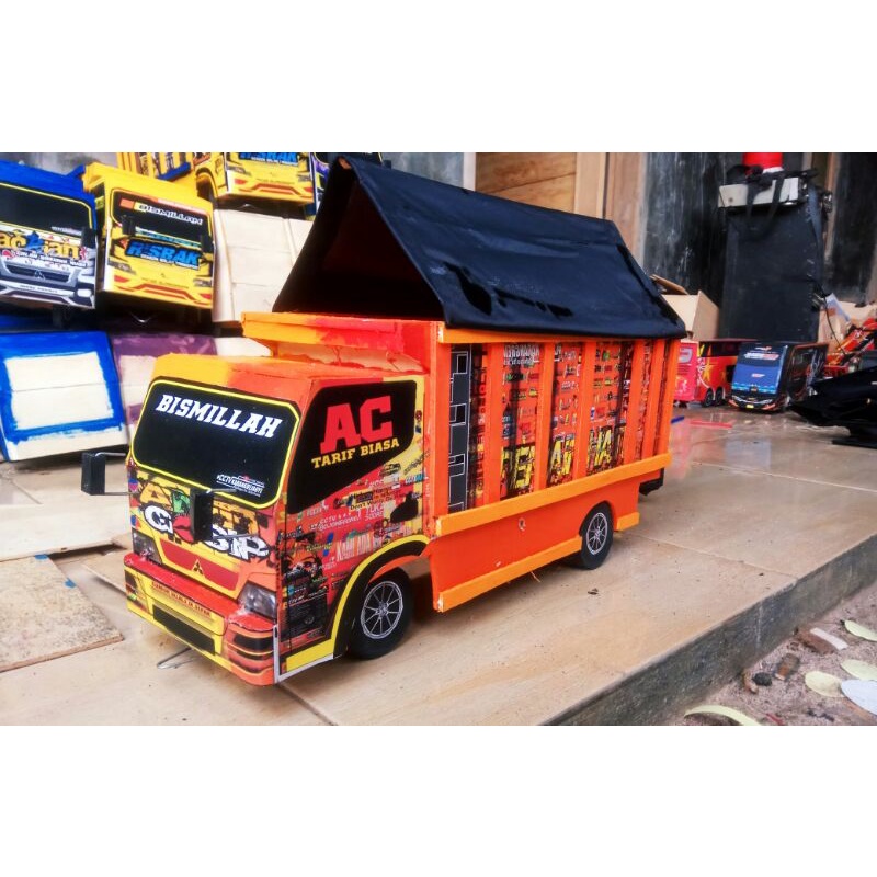 mainan dan miniatur truk oleng murah bhan kayu+triplek