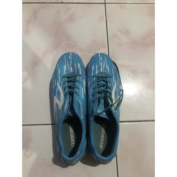 Sepatu bola Ls Reborn Old