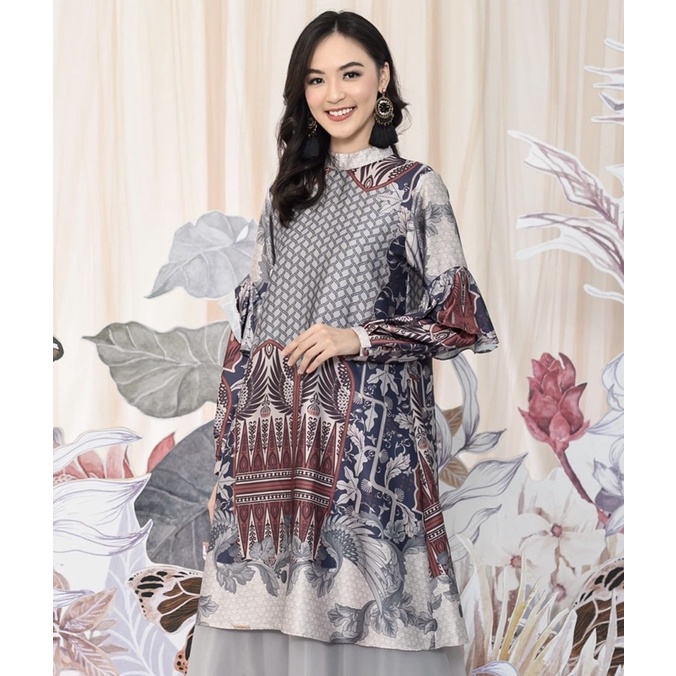 Wearing Klamby Julang Series Aurora Sky XL