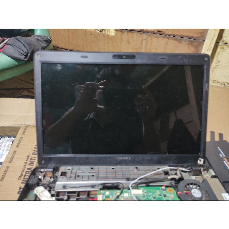 lcd laptop Toshiba satellite c640 plush cassing lengkap bekas copotan di jamin aman